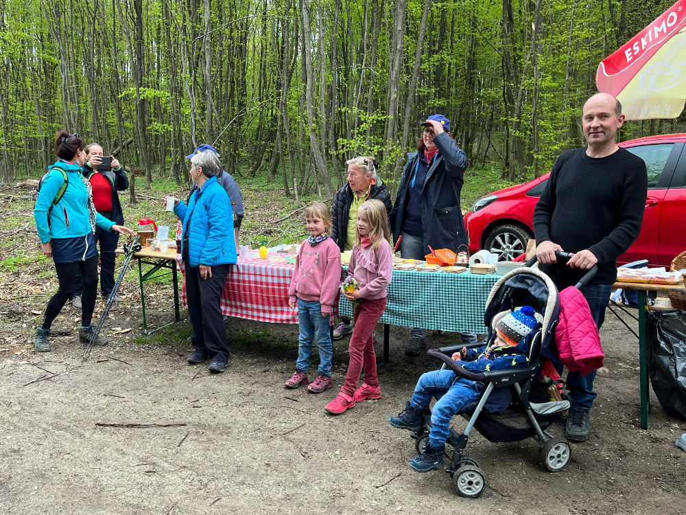 Gruppe be der Verpflegungsstation